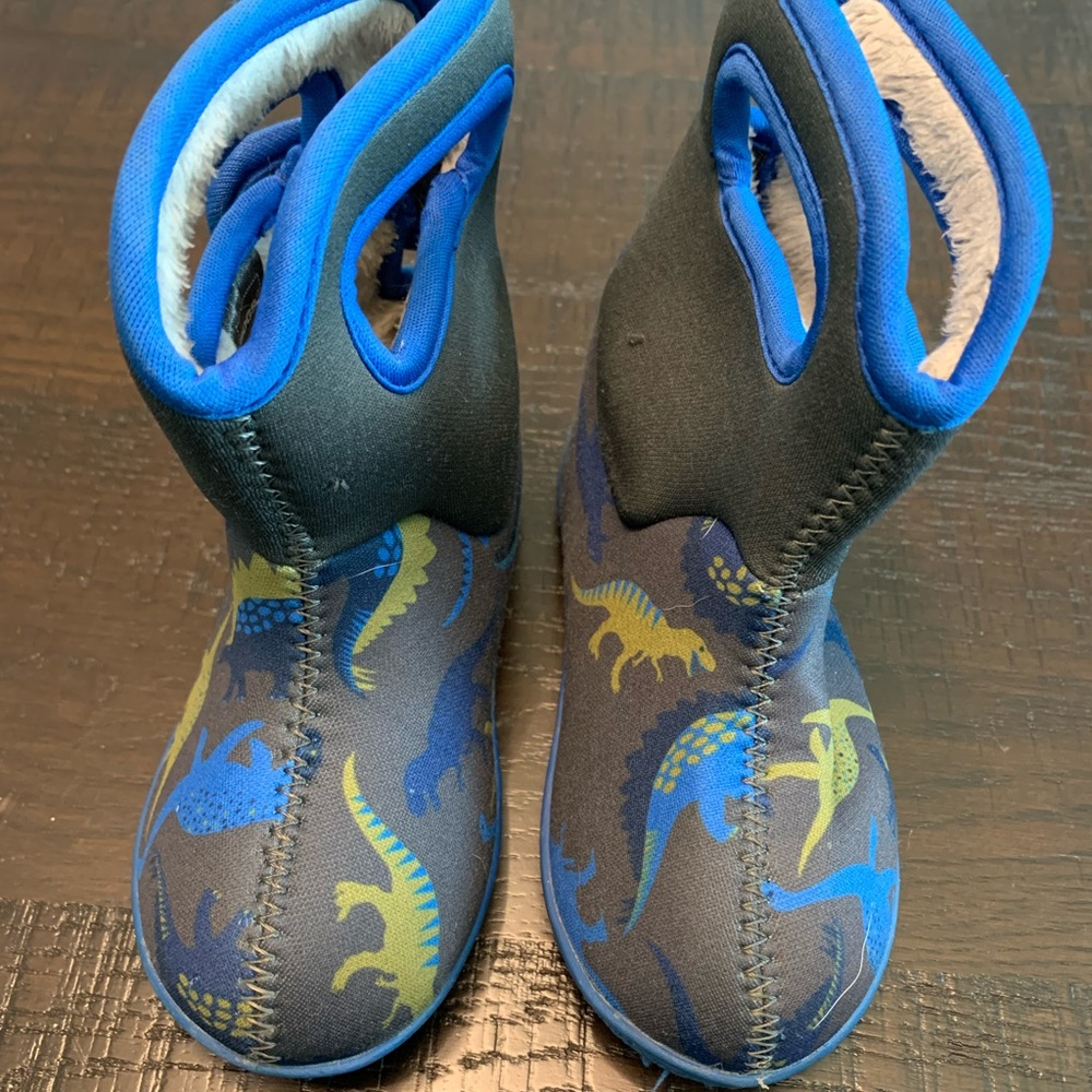 Boggs. Boys size toddler 8
